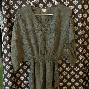 Elastic waist blouse.